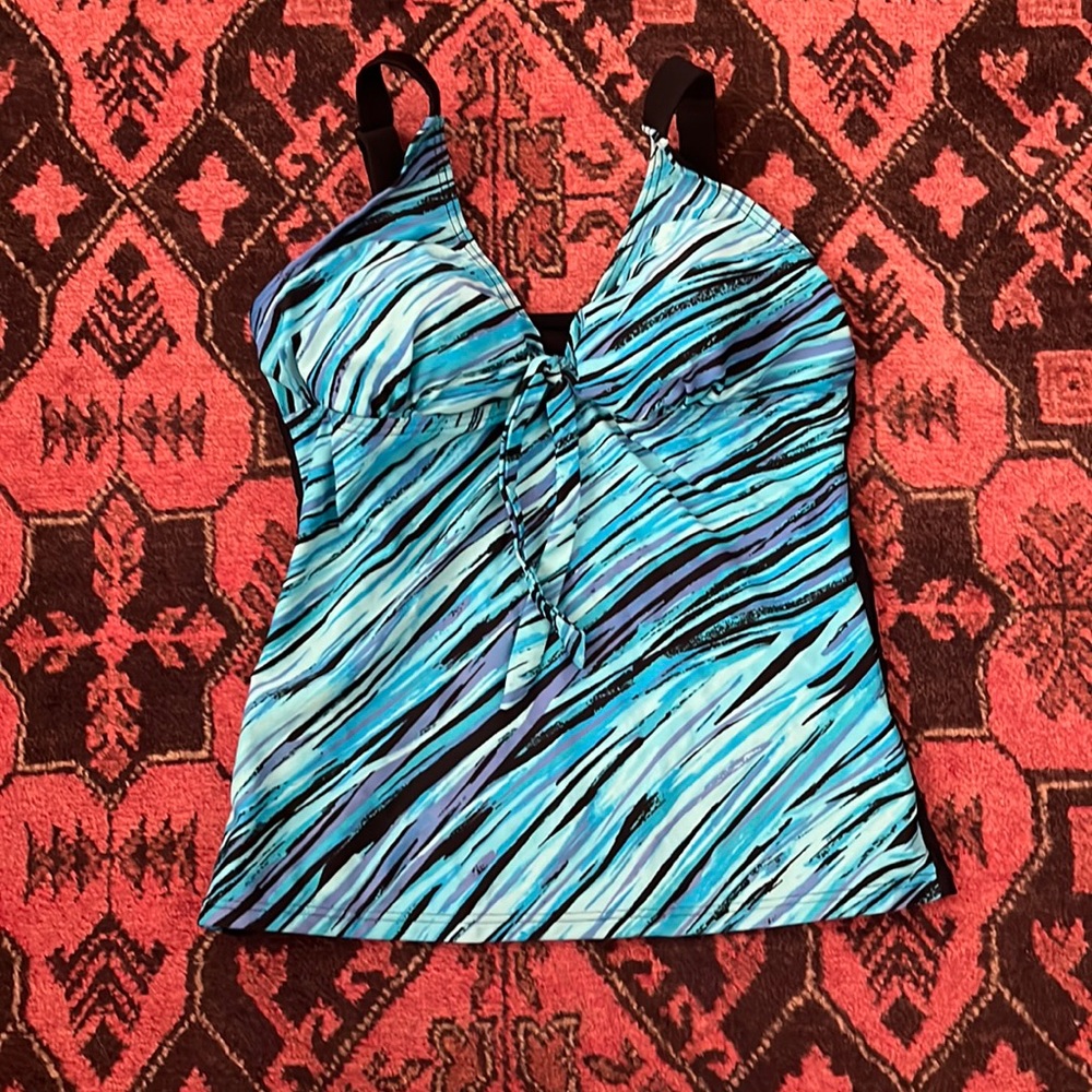 Juniors swimsuit top
